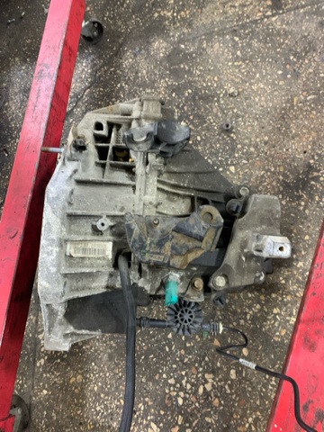 RENAULT 320105557R КПП в сборе (механическая коробка передач) в наличии Ирпень