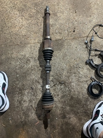 Полуось передняя, правая 391004EA0A NISSAN
