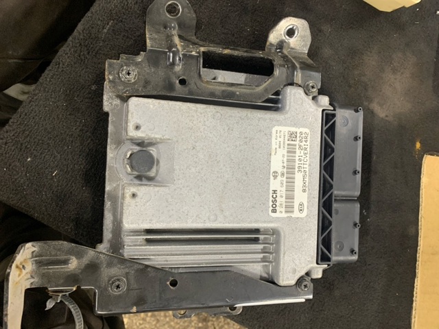 Компьютер двигателя 391012F020 HYUNDAI