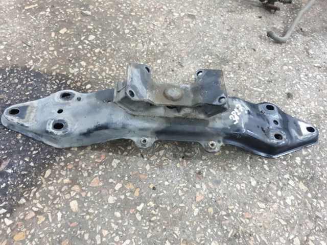 Крепление кпп 41011AG010 SUBARU