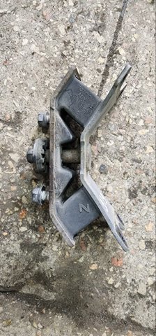Подушка трансмиссии 41022AG10A SUBARU