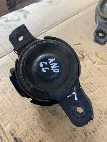 Подушка (опора) двигателя, левая 41022AG240 SUBARU