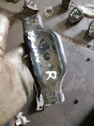 Кронштейн подушки (опоры) двигателя, правой 41031FA080 SUBARU