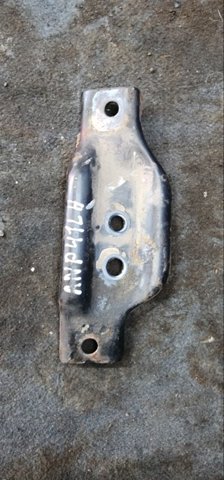 Кронштейн подушки (опоры) двигателя, левой 41031FA090 SUBARU