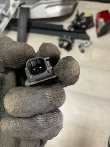 FORD 4122748 Кнопка привода замка багажника в наличии Запорожье