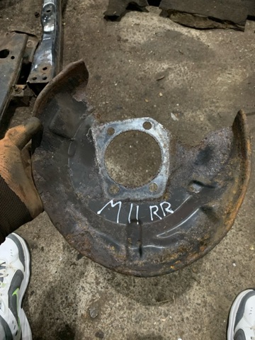 Щиток тормозного диска заднего правый 441514EA0A NISSAN