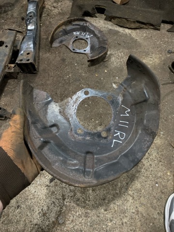 Защита тормозного диска заднего, левая 441614EA0A NISSAN