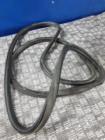 Уплотнитель багажника 51767260916 BMW