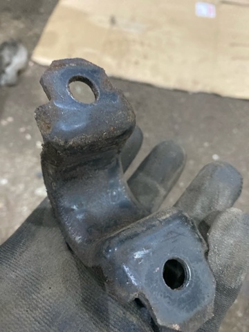 5182812 FORD Хомут крепления втулки стабилизатора заднего купить в Чернигов