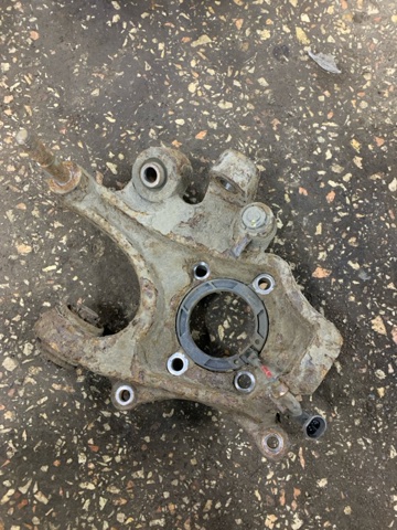 Цапфа поворотного кулака 527202P000 HYUNDAI