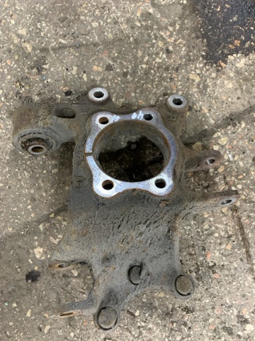 Кулак поворотный правый 52720D7000 HYUNDAI