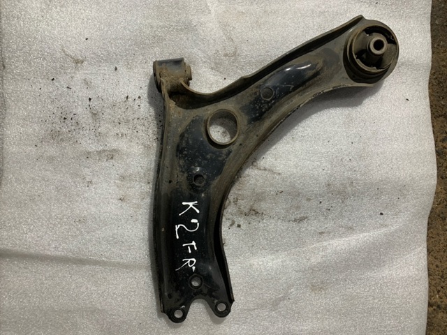 Нижний правый рычаг передней подвески 54501F1000 HYUNDAI