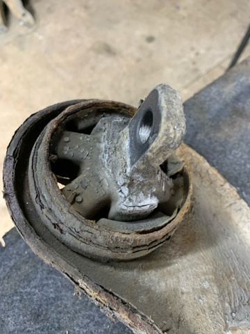 Рычаг/тяга задней подвески продольный нижний, левый 55270D3050 HYUNDAI