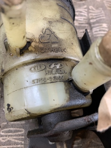HYUNDAI 571503E100 Бачок ГУР в наличии Днепр