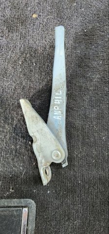 Петля капота, левая 57260AE030 SUBARU