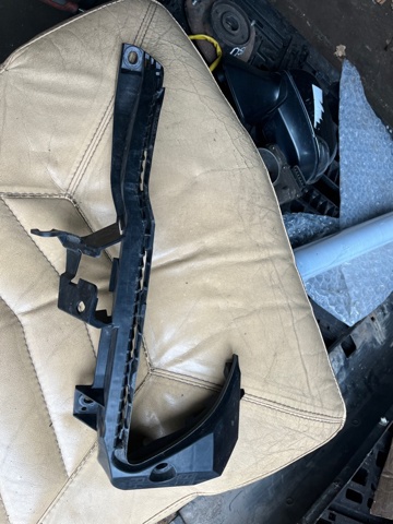 Крепление бамера правое 57707AL060 SUBARU
