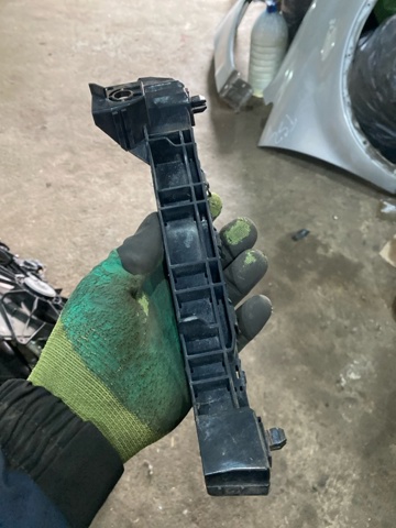 SUBARU 57707SC040 Кронштейн бампера переднего правый в наличии Тернополь