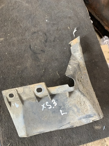 Левый кронштейн заднего бампера 57731FG030 SUBARU