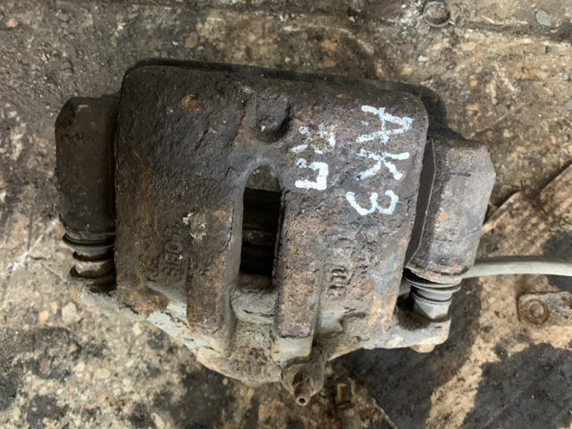 Суппорт тормозной, передний, правый 581302Y000 HYUNDAI