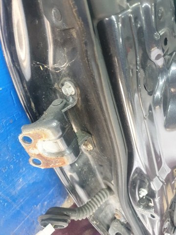 Петля задней двери, правой 60470AG0009P SUBARU