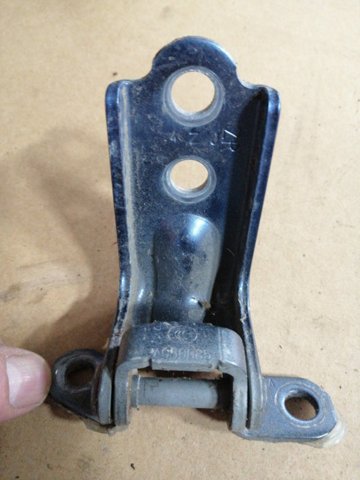 Петля задней левой двери 60479FG031 SUBARU