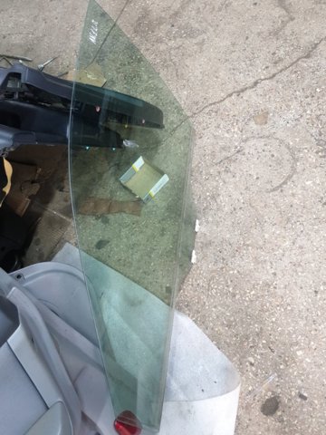 61011AJ010 SUBARU Стекло двери передней левой купить в Львов