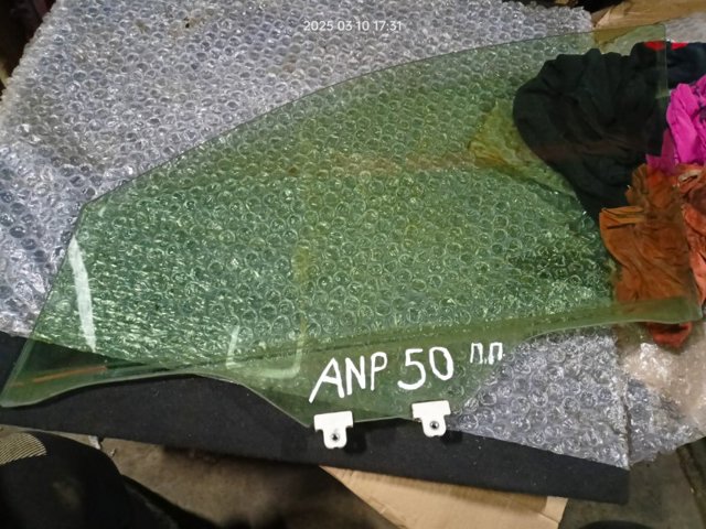 Стекло передней правой двери 61011AL000 SUBARU