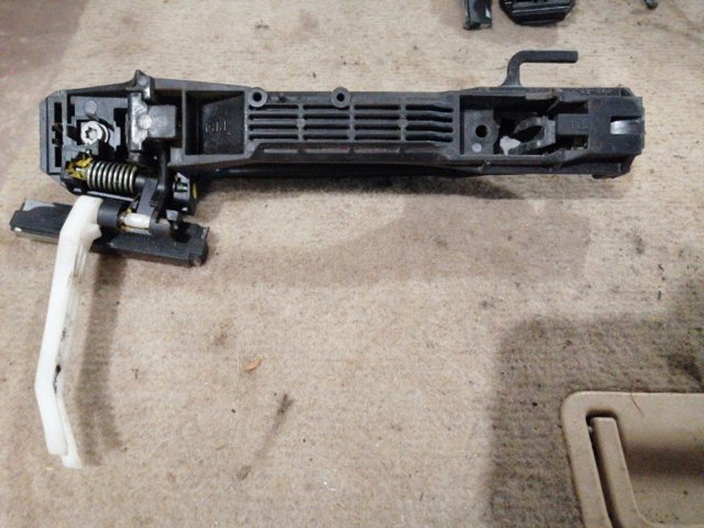 Держатель наружной ручки двери, передней правой 61142FG000 SUBARU