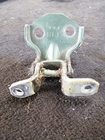 Петля задней левой двери 61520FA030 SUBARU