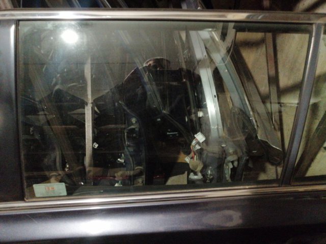 Стекло двери задней левой 62011AJ110 SUBARU