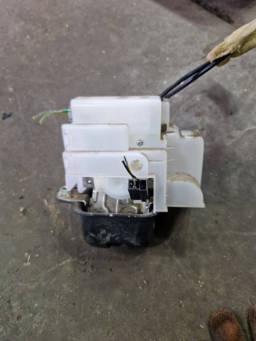 Замок крышки багажника 63032AG011 SUBARU