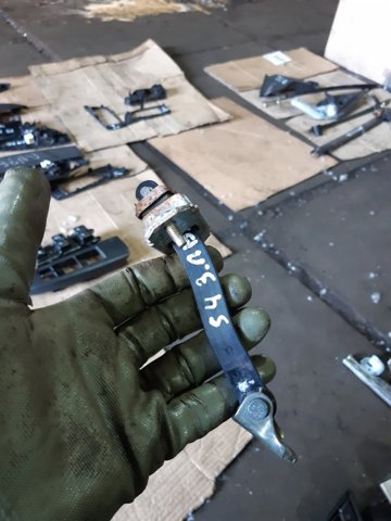 Ограничитель двери, задний 63302FC000 SUBARU