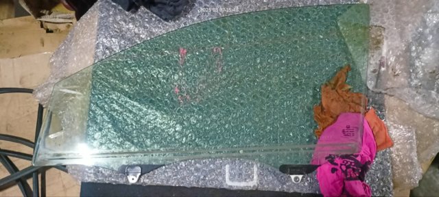 Стекло водительской двери 73350T1GE00 HONDA