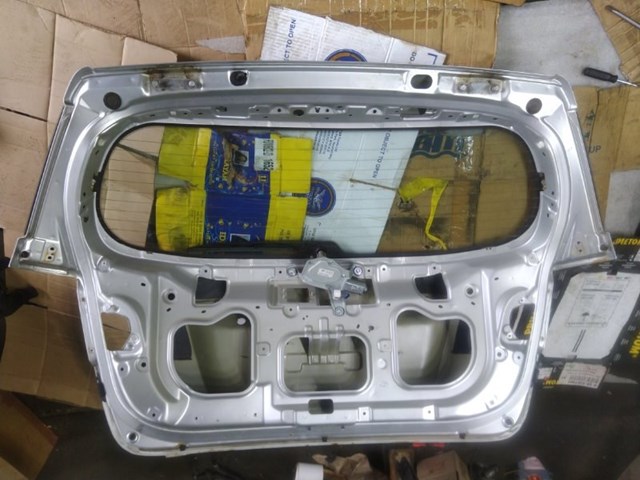 HYUNDAI 737002P010 Дверь задняя (багажная 3/5-я (ляда) в наличии Ужгород