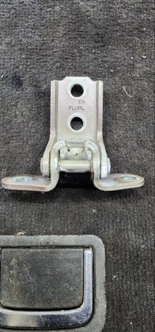 Петля передней двери левая 793102B010 HYUNDAI