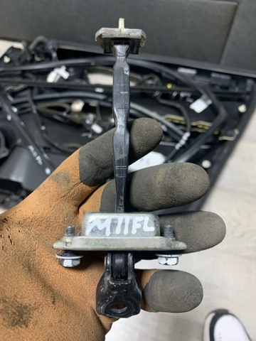 Ограничитель открывания двери 804304EA0A NISSAN