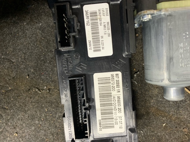 807309629R RENAULT Мотор стеклоподъемника двери передней правой купить в Львов
