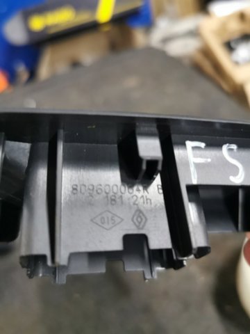 809600018R RENAULT Кнопка стеклоподъемника передняя купить в Полтава