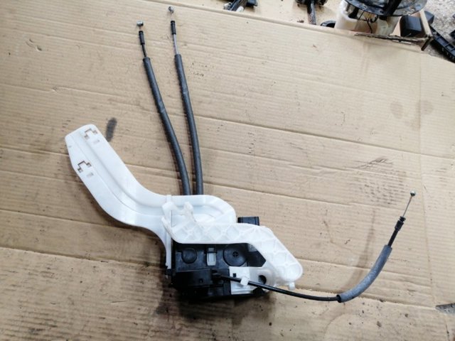 HYUNDAI 814102Y000 Замок двери задней левой в наличии Житомир