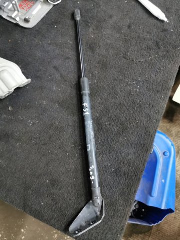 Амортизатор задней двери 8185061M01 SUZUKI