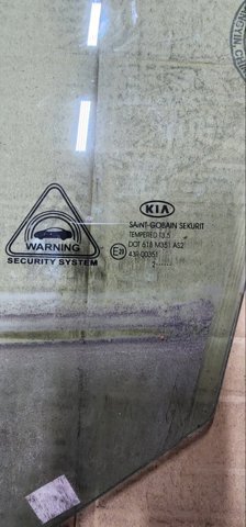 824113U000A Стекло двери передней левой купить Украина