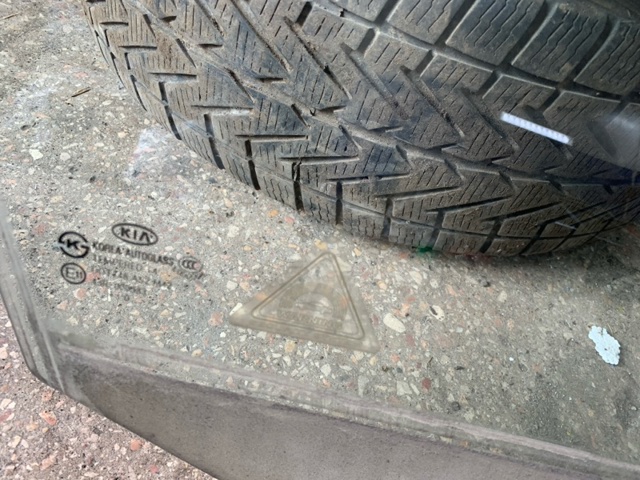 HYUNDAI 824212P000 Стекло двери передней правой в наличии Сумы