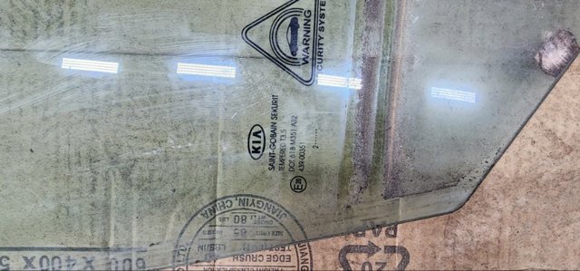 824213U000A Стекло двери передней правой купить Николаев