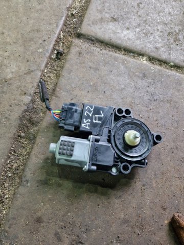 Мотор стеклоподъемника двери передней, левой 824502W020 HYUNDAI