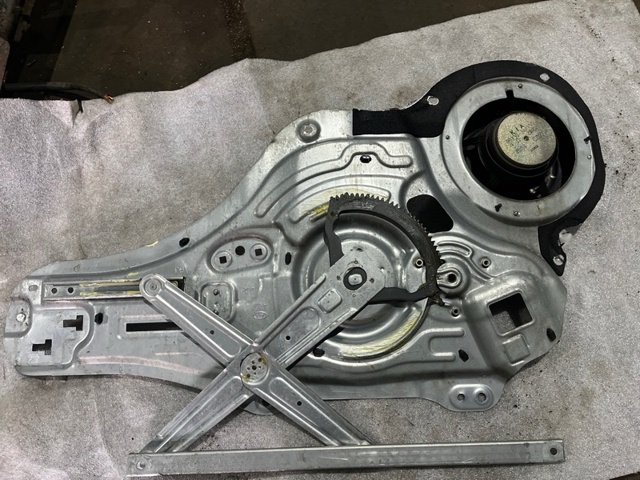 HYUNDAI 824713U000 Механизм стеклоподъемника двери передней левой в наличии Киев