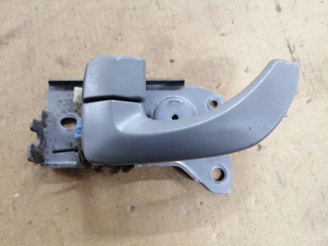 Ручка двери передней внутренняя левая 826103E000CY HYUNDAI