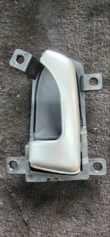 Дверная ручка внутренняя левая передняя/задняя 826103U000 HYUNDAI