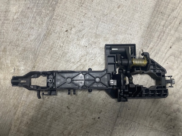 82655F1000 Держатель наружной ручки двери передней левой купить Украина