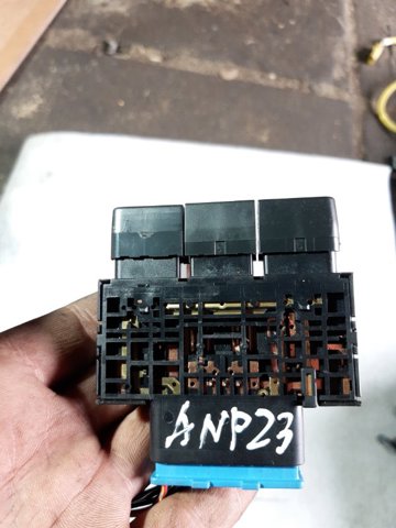 83002AG060 SUBARU Блок кнопочных переключателей рулевого колеса купить в Кривой Рог