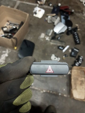 Кнопка аварийного сигнала 83037FG000 SUBARU